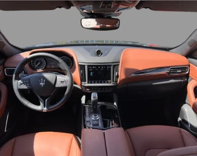 Luxo e Conforto: Experimente o Interior Premium e Espaçoso do Maserati Levante 2023